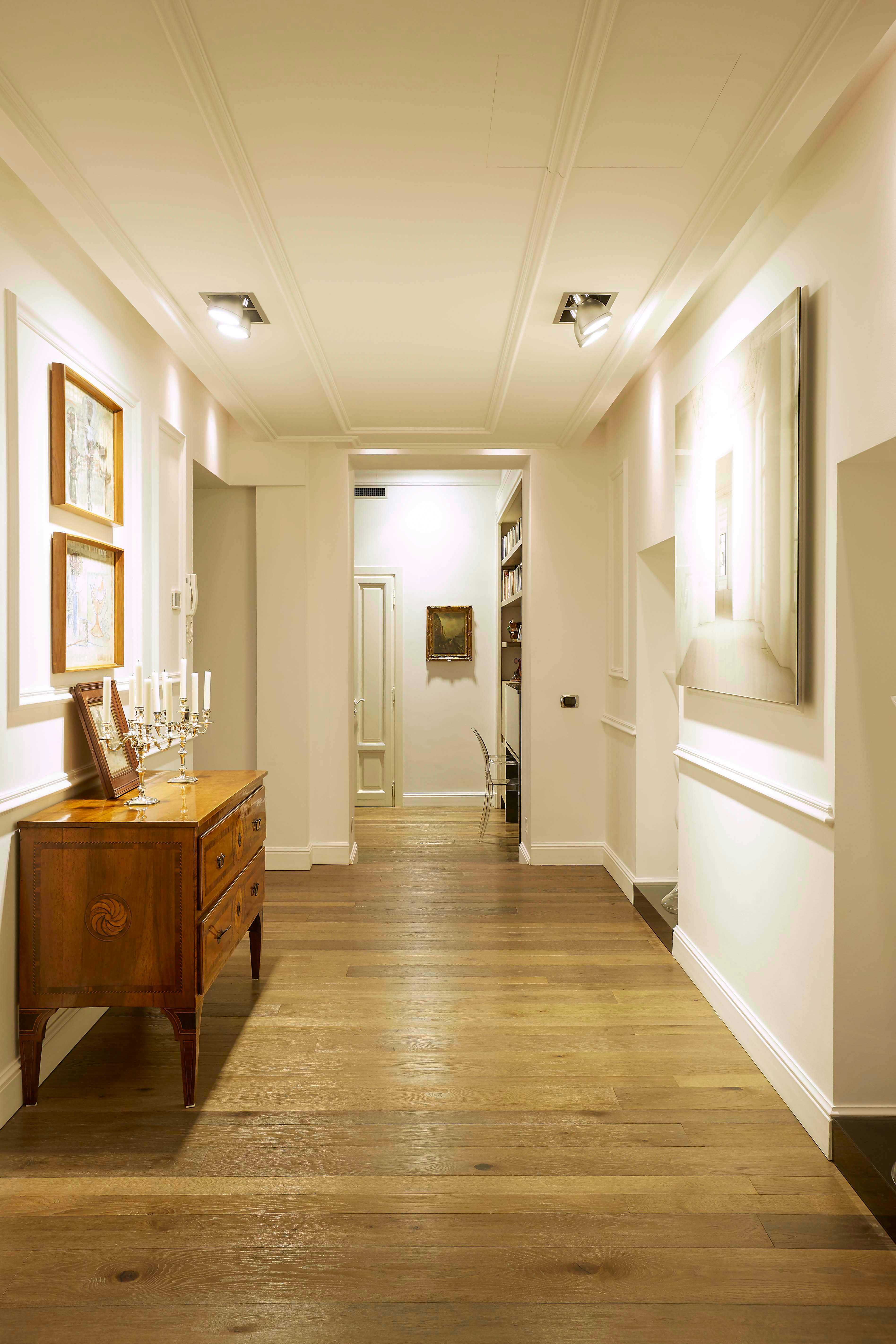 INTERIOR – 05