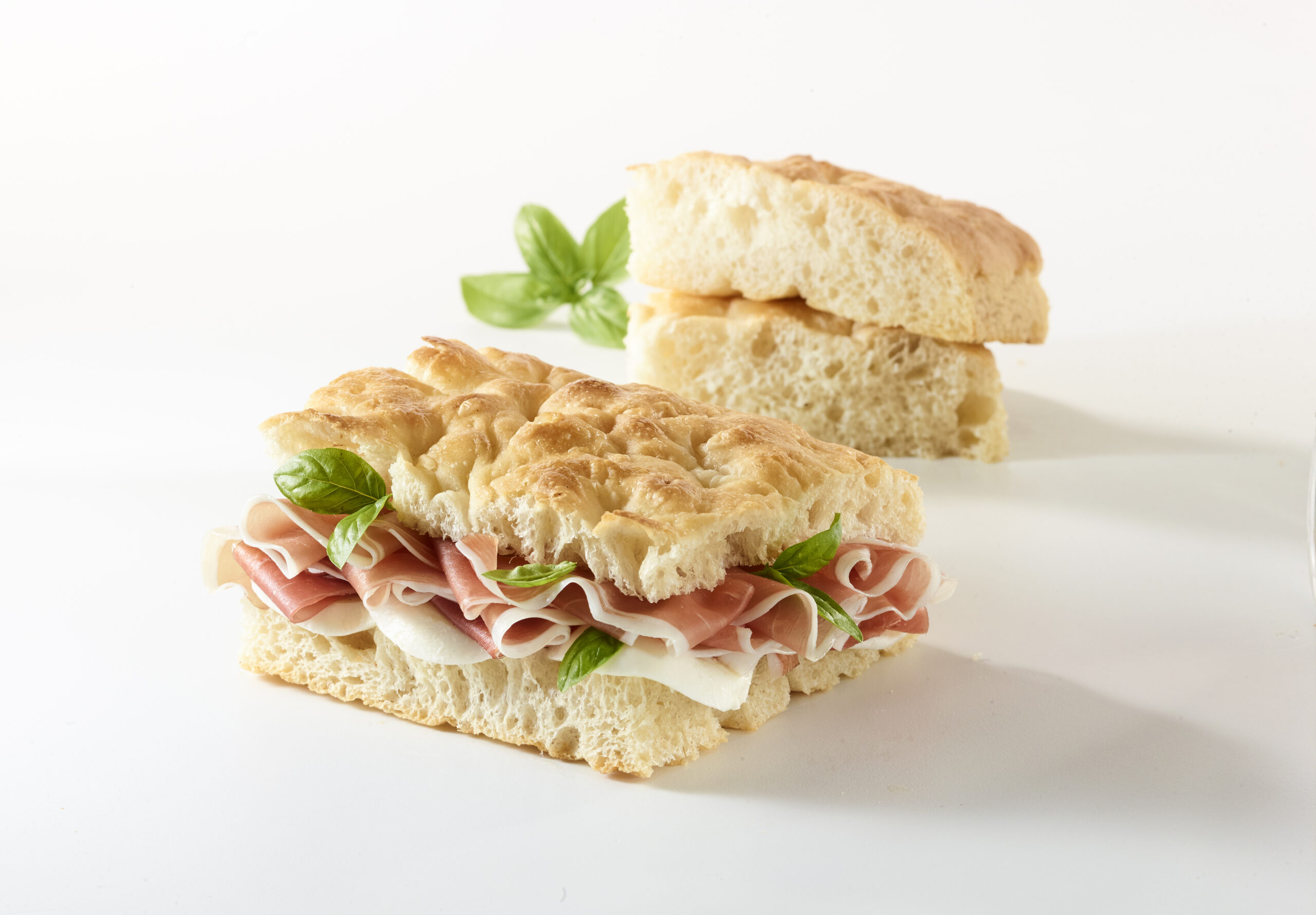 FOCACCIA  CON CRUDO 105990 copia